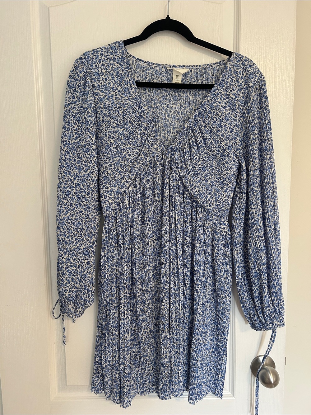 H&M Blue and White Floral Long-Sleeve Dress